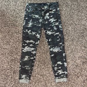 Rue21 Camouflage capris